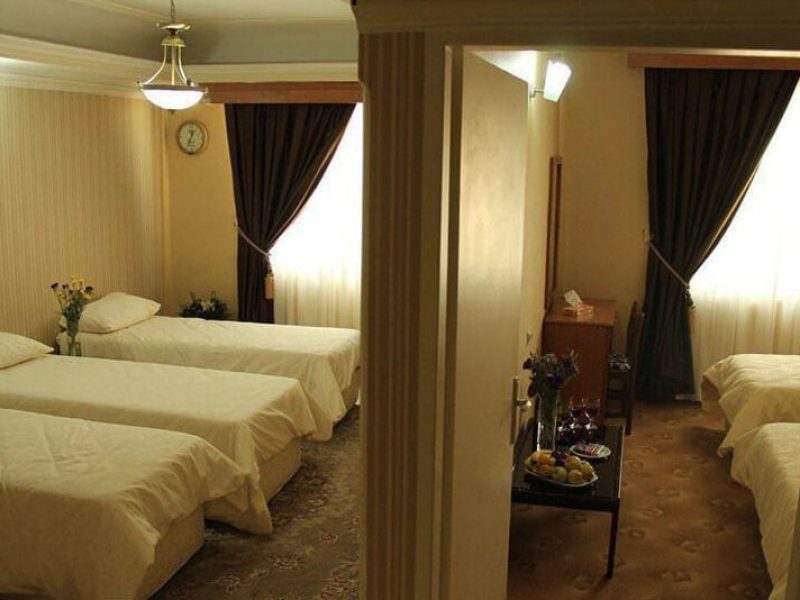 اتاق پنج تخته (اقامت با صبحانه )