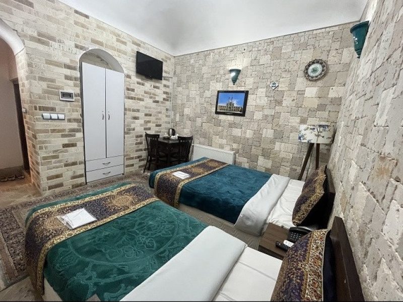 اتاق چهار تخته زیرزمین (اقامت با صبحانه)